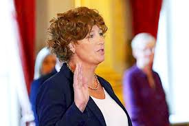 Petra de sutter obtient son diplôme de docteur en médecine de l'université de gand en 1987, puis, en 1991, un doctorat en sciences biomédicales, avant de se rendre à chicago pendant deux ans pour. Belgium Appoints Eu S First Transgender Deputy Pm Taipei Times