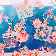 spin 香水数量限定販売中さん hareroom1 twitter in 2021 art reference photos acrylic charms art reference