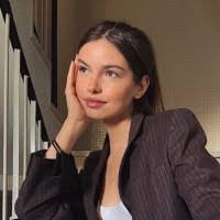 Linda Bellone's Instagram, Twitter & Facebook