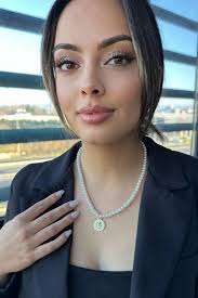 White Women Necklaces with Latest Models