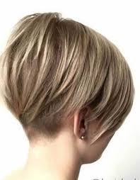 Che sia più lungo davanti, scalato, pari, mosso, liscio, con frangia o sfilato, il caschetto corto è quel taglio di capelli corti così . 19 Ottime Idee Su Carre Corto Mosso Tagli Di Capelli Capelli Cortissimi Capelli