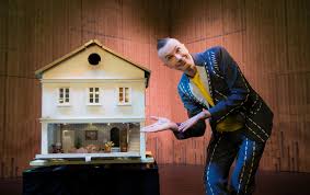 Dal 2006 è nel guinness dei primati come il trasformista più veloce del mondo. Arturo Brachetti Cosi Tu Saresti Quello Che Si Cambia D Abito Ma In Quanto Tempo Eppen Cultura Teatro Bergamo