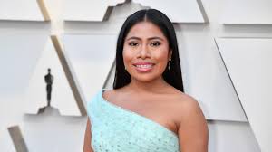 Yalitza aparicio and marina de tavira attend the 91st annual academy awards at hollywood and highland on february 24, 2019 in hollywood, california. Yalitza Aparicio Wore Blush As Eye Makeup At The Oscars 2019 Details Allure
