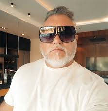 Antonia comemora sua formatura com festa no Country Club