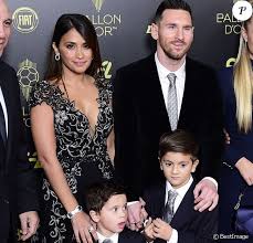 Pele has won more ballon d'ors than lionel messi or cristiano ronaldo. Lionel Messi Decroche Son 6e Ballon D Or En Famille Ses Fils Chahutent Purepeople