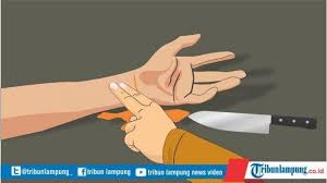 Dua tafsir mengenai mimpi membunuh seorang perempuan, dimana tafsir pertama, jika di impikan oleh pria single, maka dia akan segera diberikan pasangan yang sangat sayang kepadanya. Arti Mimpi Bunuh Orang Tanda Kehilangan Kendali Tribun Lampung