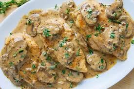 Poulet A La Moutarde Et Aux Champignons Un Delicieux Plat De Poulet Pour Votre Repas Principal Faites En 2020 Poulet Moutarde Recette De Plat Recette Cuisine Facile