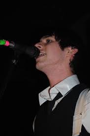 Kelly Loper's Instagram, Twitter & Facebook