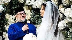 Il a également été roi de 10. Former Miss Moscow Rihana Oksana Petra Reveals Official Photos Of Marriage To Former Malaysian King Youtube