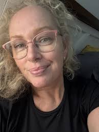 HELLO BEAUTIFUL BOOK FRIENDS! Amanda Prowse here and it's my day, as one of  your founding authors, to host a post! How are we all? Feeling positive?  Looking forward to the weekend?