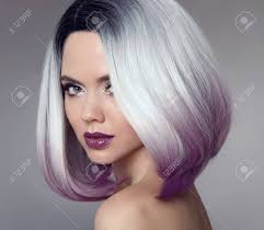 Voir plus d'idées sur le thème cheveux courts, cheveux, cheveux courts blonds. Ombre Bob Coiffure Courte Belle Femme A Colorier Coupe De Cheveux A La Mode Modele Blond Avec Une Coiffure Courte Et Brillante Concept Coloration Des Cheveux Salon De Beaute Banque D Images Et