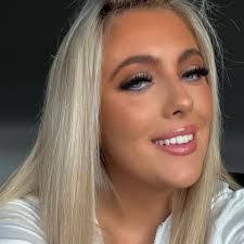 Amy Bristow's Instagram, Twitter & Facebook