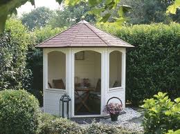 An Attractive Octagonal Summerhouse For Smaller Gardens Description From Lugarde Garden Buildings Co Uk Summer House Garden Corner Summer House Summer House