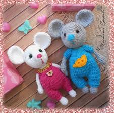 игрушки амигуруми крючком вязание игрушек крючком для начинающих схемы с подробным описанием Pdf Myshonok V Kombinezone Besplatnyj Master Klass Shema I Opisanie Dlya Vyazaniya Plyushevoj Igrushki Amigurumi Kryuch Vyazanie Igrushek Vyazanie Svyazanye Kryuchkom Kukly
