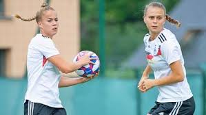 Born 2 july 1999) is a german footballer. Neunmal Scf Dfb Frauen Made In Freiburg Sportschau Startseite Nachrichten