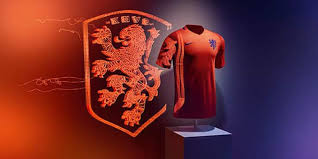 Affiche ton soutien à l'ajax sur le terrain et en dehors. Nike Devoile Les Nouveaux Maillots Des Pays Bas