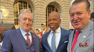 CEREMONIA/ KRYEBASHKIAKU I NJU JORKUT DHE KREU I VATRA, ELMI BERISHA  NGREJNË FLAMURIN KUQEZI NË 110 VJETORIN E PAVARËSISË