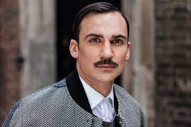 Henry lloyd hughes (born:1st august 1985) is an american actor. Interview Henry Lloyd Hughes Schon Magazine