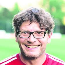 Spieler des FC Real Kreuth wollen Bernhard Gruber mit einem Sieg  verabschieden