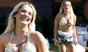 Tilly whitfeld is a breakout star in the new season of big brother australia. Big Brother S Tilly Whitfeld Wears Bikini Top And Bonds Men S Undies Daily Mail Online