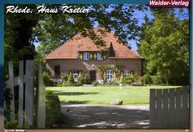 Vornehmes, zweigeschossiges herrenhaus aus ziegeln mit werksteingliederungen in den. Burgen Schlosser Munsterland