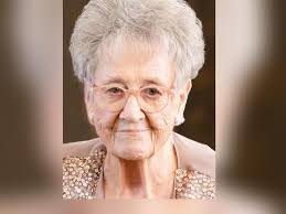 Elizabeth Maletta's Instagram, Twitter & Facebook