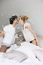 pillow fight bataille de polochon amour photo couple