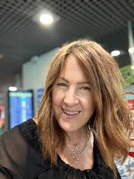 Courtney Conant's Instagram, Twitter & Facebook