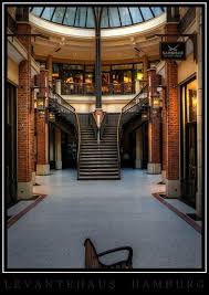 Das levantehaus versteht sich als hafen für menschen, die es herzlich aufnimmt und umschließt. Levantehaus Hamburg Foto Bild Architektur Stahlbau Treppe Bilder Auf Fotocommunity