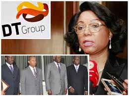 Generais Dino e Kopelipa: Encenação de entrega de bens