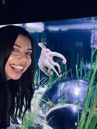 Beth Roscoe's Instagram, Twitter & Facebook