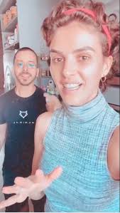 Junior will feel a strong forward push toward new goals. Junior Lima Raspa A Cabeca E Aparece Com Novo Visual Nas Redes Sociais Olha O Carequinha Famosos Gshow