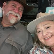 Which transmission is better for a daily driver with minimal rugged  off-road, 700r4 or th350?