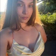 Angela Shoulders's Instagram, Twitter & Facebook