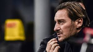 Celebrity Hunted, prime puntate online. La strategia di Totti: i frati, la  fuga e la cella