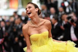 Jetzt am gewinnspiel teilnehmen und 10.000 euro gewinnen! Brasilianischer Busen Blitzer Top Model Beugt Sich Vor Plotzlich Ist Alles Zu Sehen