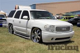 Gmc Yukon Denali Lowered 26s White On White Chevy Suv Yukon Denali Dropped Trucks
