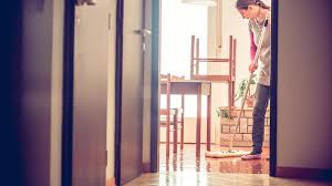 Arbeitsvertrag reinigungskraft arztpraxis / bewerbung als reinigungskraft aufbau tipps vorlagen : Putzfrau Was Verdienen Eigentlich Reinigungskrafte Stern De