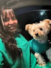 Farm life might be heaven for Spencer and Edward. But having grass  allergies makes for some 'licky situations' 👅🐶 Thanks to their mum Robin  and Soothe My Skin Wash, they're light on