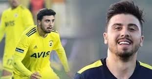 Aylin ile kaan çiftinin essen'de bulunan otel ruhrturm'da gerçekleştirilen düğününe, fortuna düsseldorf ve milli takımdan arkadaşı kenan karaman, cengiz ve ayhan ailelerin yanı sıra yaklaşık 500'ü aşkın davetli katıldı. Fenerbahceli Ozan Tufan Sevgilisi Ile Goruntulendi Iste Ozan Tufan In Sevgilisi Galeri Takvim