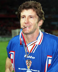 We had another champion visiting the FIFA Museum last week, but not of  football 👀 Marcel Hug, a seven-time Paralympic Gold Medallist took a tour  around our exhibition, along with a group