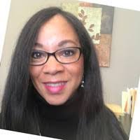 Shelley Farrell's Instagram, Twitter & Facebook