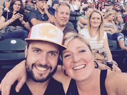 amy burness (@esqeezeme)