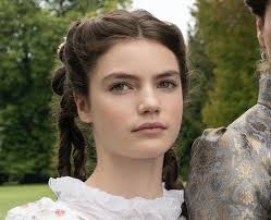 Who plays Hyacinth Bridgerton in Bridgerton?