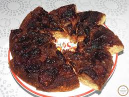 Cartofii fierţi se dau pe răzătoarea mare şi se amestecă cu făină şi sarea până se formează un aluat. Retete Culinare Retetetraditionaleromanesti Ro Tarta Cu Prune Reteta