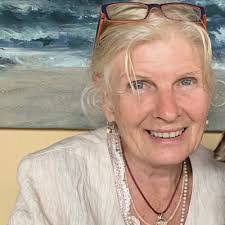 Christine Vavra's Instagram, Twitter & Facebook