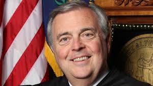 John D. Minton Jr. begins fourth term as chief justice of Kentucky's  Supreme Court