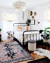 We found this beauty roaming around pinterest and loved the fact that it took a simple, chic bedroom. 25 Easy Ways To Decorate A Boho Chic Bedroom Digsdigs