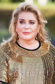 Catherine deneuve, 77, looked as glamorous as ever in a long black velvet gown as she attended the premiere for peaceful at the cannes film festival on saturday the belle de jour actress. Catherine Deneuve Starportrat News Bilder Gala De