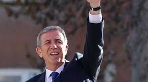 18 nisan 1999 seçimlerinde mhp'den aday olup %51 oy oranıyla 8,500 oy alarak beypazarı belediye başkanı oldu. Yeni Ankara Belediye Baskani Mansur Yavas Kimdir Guncel Tarafsiz Ve Ilkeli Haberin Yeni Adresi Hashaberler Com